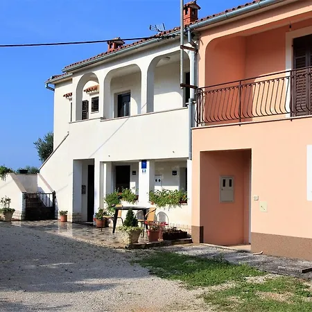 Guest house Livio Stranici 3*